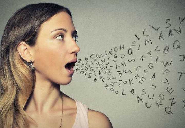 Por qué algunas personas hablan solas en voz alta