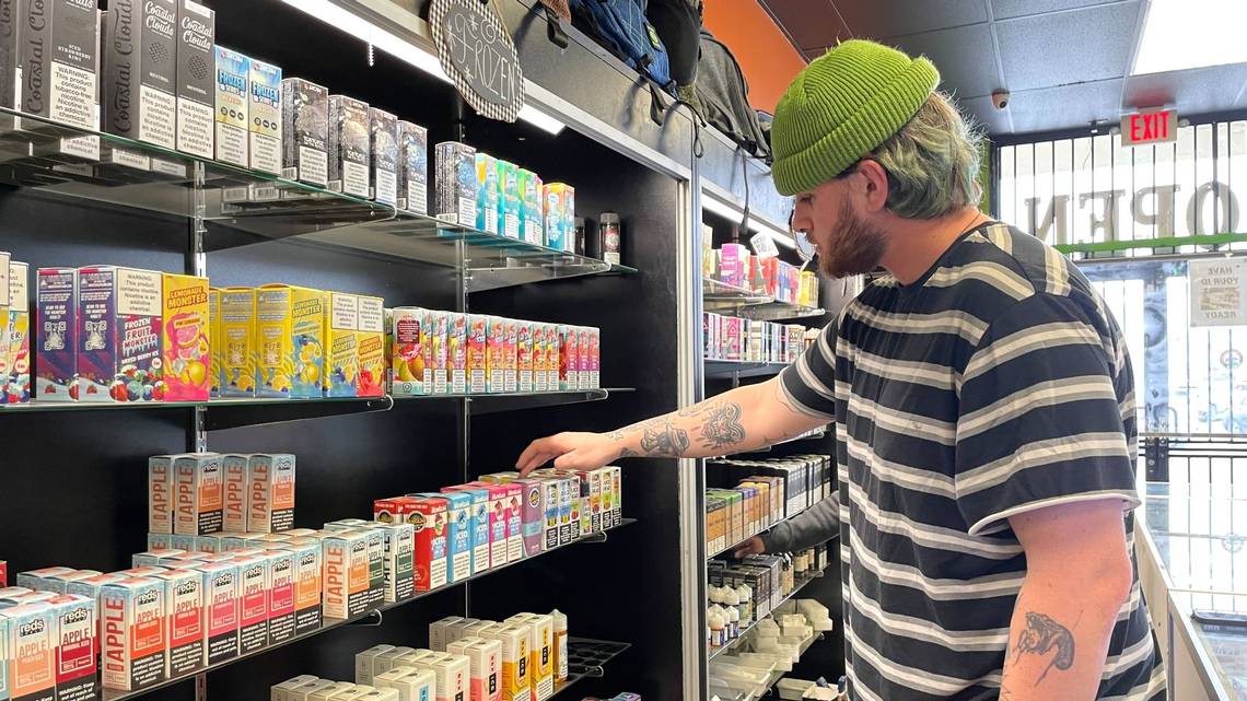 La prohibición del tabaco de sabores en California comienza con críticas diversas  