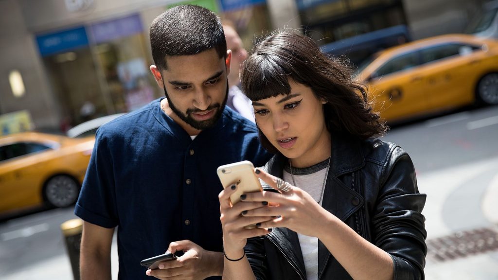 La vida en línea: ¿cuánto nos puede afectar mirar el celular 150 veces por día?