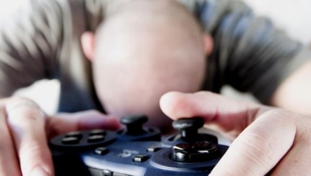 EL CEREBRO DE LOS ADICTOS  AL JUEGO FUNCIONA INADECUADAMENTE 