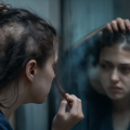 Cuando las manos dominan la mente: la realidad de la TRICOTILOMANÍA