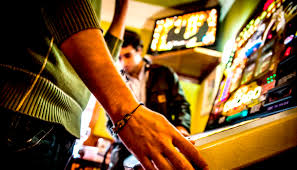 Cómo se siente un ludópata: «Es una enfermedad silenciosa, perversa; te causa placer y te destruye»