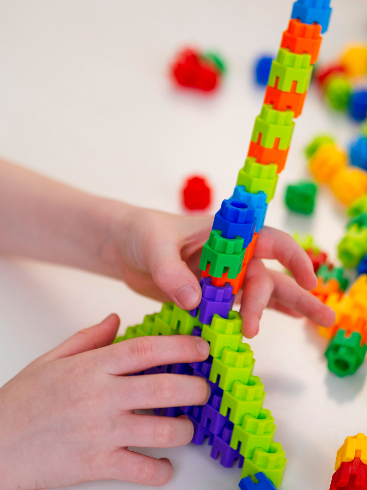 Nerea Riveiro, pedagoga, habla de la sobreestimulación en niños.