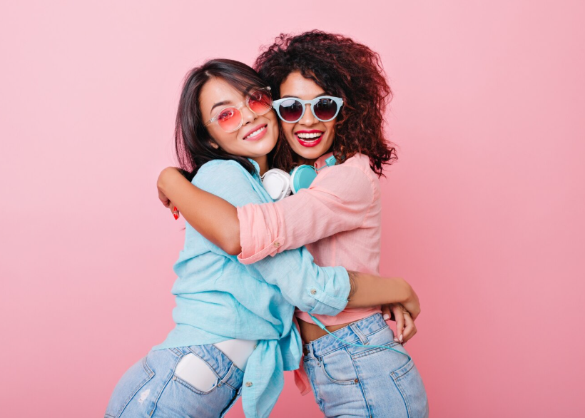 Celos entre amigas: por qué suceden y cómo evitarlos