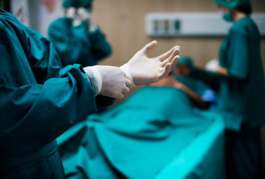 Adictos a las cirugías: un raro trastorno que afecta al 2% de la población  