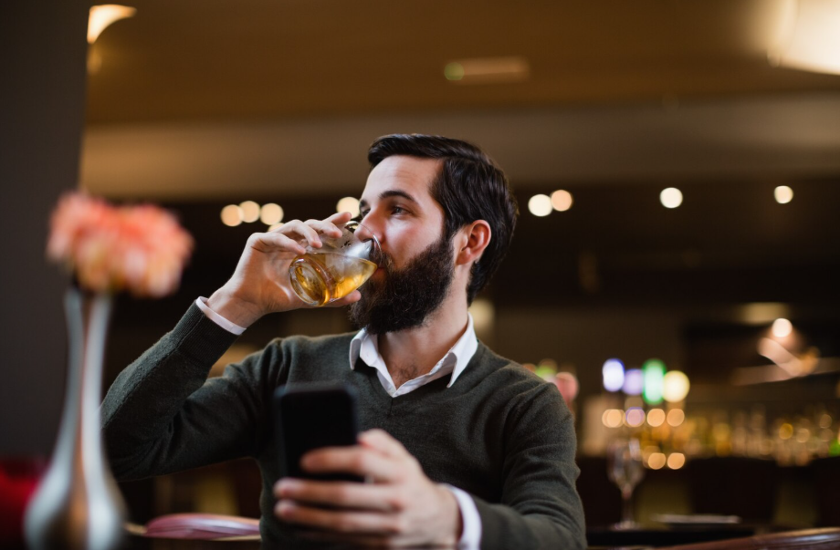 Pere Ginès, hepatólogo: “Habrá un aumento de cirrosis y cáncer de hígado porque el consumo de alcohol no se ha frenado y la obesidad tampoco”