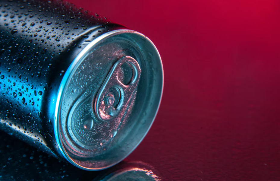 Cuidado con las bebidas energéticas: esto le pasa a tu cuerpo si las mezclas con cafeína o alcohol