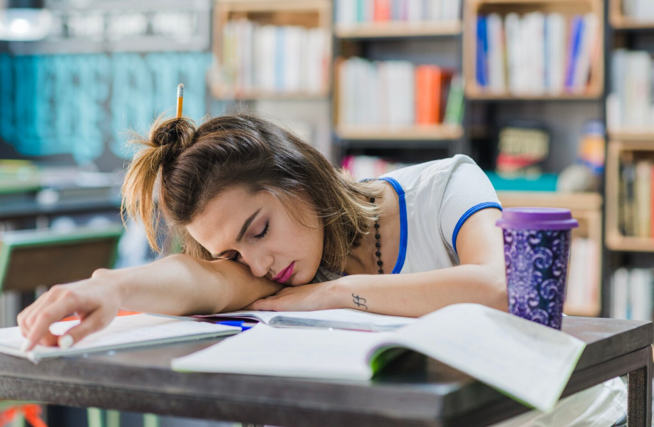 Hipersomnia idiopática. Ese es el nombre del trastorno que hace que algunas personas tengan mucho sueño durante el día, a pesar de haber descansado bien durante la noche.