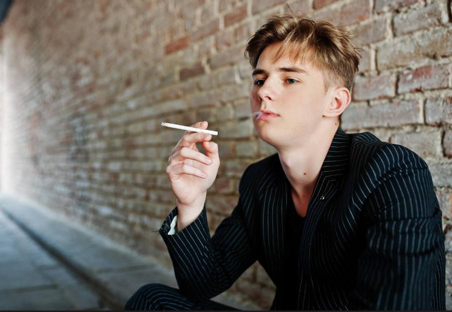 ¿Cómo puede afectar empezar a fumar en la adolescencia?