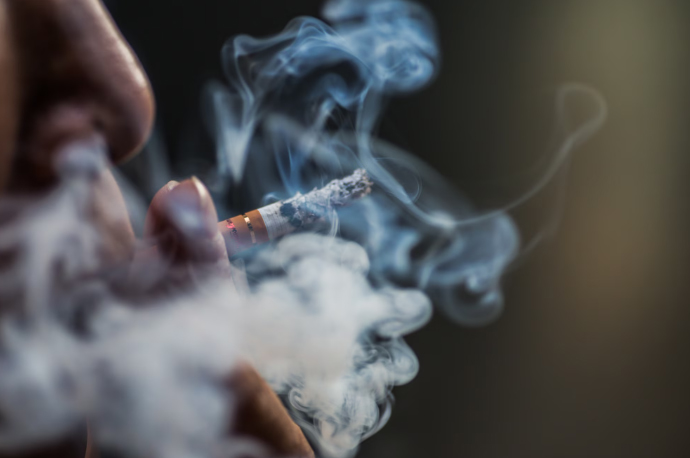 La exposición al humo de tabaco en las primeras etapas de la vida se asocia con una aceleración del envejecimiento biológico.