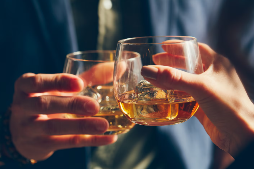 El consumo de alcohol durante la adolescencia. 